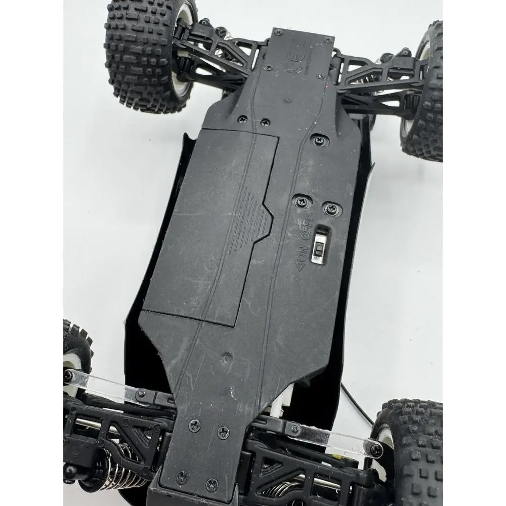 Losi Micro Truggy 1/24 Scale Electric RTR 4WD White Black Stadium Truck ONLY RC